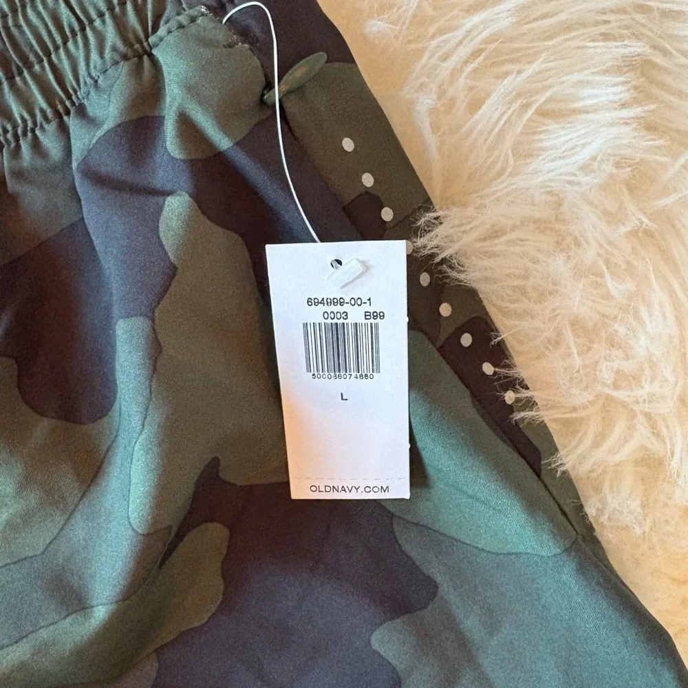 OLD NAVY Women’s Camo Athletic Shorts Size Large - Picture 3 of 5